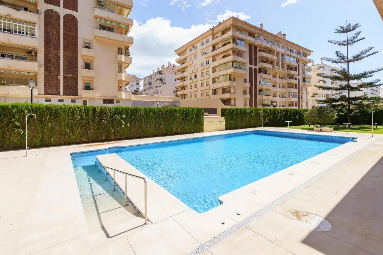 פואנגירולה La Paloma With Pool - Happy Rentals דירה